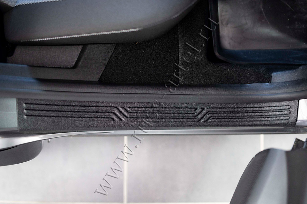 Накладки на внутренние пороги дверей Renault Arkana 2019-