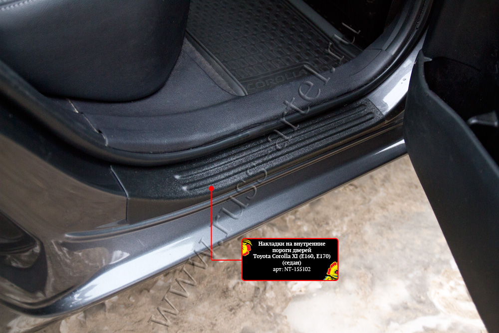 Накладки на внутренние пороги задних дверей Toyota Corolla (седан) 2015-2018 (ХI рестайлинг)