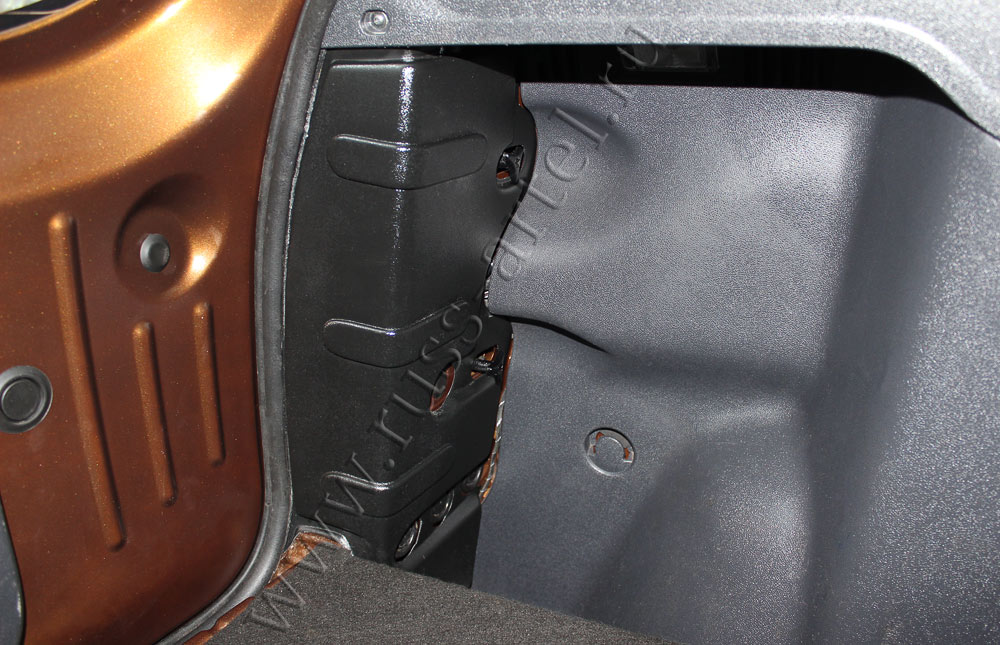 Накладки на боковые стойки багажника Renault Duster 2015- (I рестайлинг)